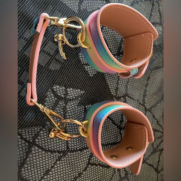 Multicolor Leather handcuff jewelry with charm - Picture 1 of 3